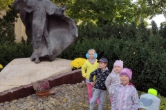 12 Pamiętamy o wielkich Polkach- wycieczka do pomnika Św. Jana Pawła II