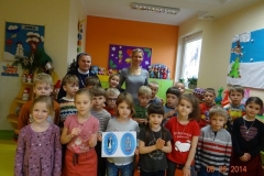 8-grudnia-dzieci-otrzymaly-cudowny-medalik-4