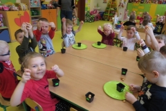 Aniołki sadzą cebulki