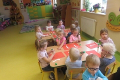 Aniolki-wykonuja-godlo-Polski-1