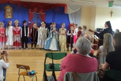 Dzień Mamy i Taty - bajka pt. Kopciuszek w grupie 5 i 6 - latków