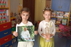 Dzien-Papieski-w-grupie-Promyczki-i-Aniolki-16.10-3