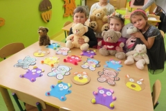 Dzien-pluszowego-misia-i-przedstawienie-o-bezpieczenstwie-24.11-3