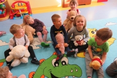 Dzien-pluszowego-misia-i-przedstawienie-o-bezpieczenstwie-24.11-4