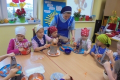 Jemy-zdrowo-i-kolorowo-surowka-z-marchewki-i-pomarancza-w-grupie-Promyczkow-6.10-17