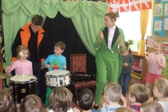 Koncert-z-cyklu-Zielona-nutka-Jak-w-Rodzinie-Panstwa-Perkusinskich-18.11-2