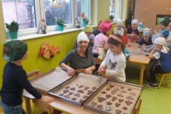 Motylki-i-Sloneczka-pieka-pierniczki-na-swieta-2