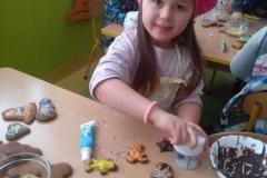 Motylki-i-Sloneczka-pieka-pierniczki-na-swieta-7