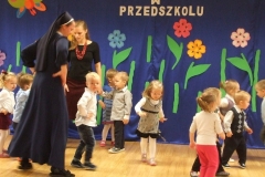 Pasowanie-na-przedszkolaka-w-grupie-3-latkow-17.-11-29