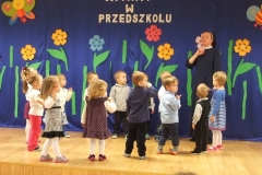 Pasowanie-na-przedszkolaka-w-grupie-3-latkow-17.-11-33