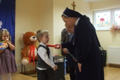 Pasowanie-na-Przedszkolaka-w-grupie-4-latkow-6.11-11