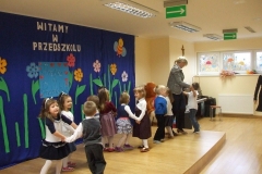 Pasowanie-na-Przedszkolaka-w-grupie-4-latkow-6.11-6