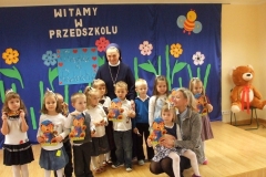 Pasowanie-na-Przedszkolaka-w-grupie-4-latkow-6.11-7