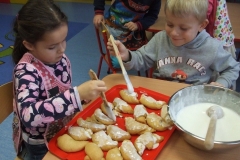 Pieczemy-rogaliki-w-grupie-starszakow-7.11-1