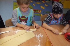 Pieczemy-rogaliki-w-grupie-starszakow-7.11-10