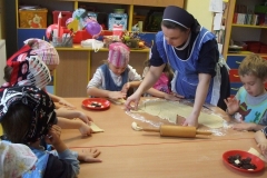 Pieczemy-rogaliki-w-grupie-starszakow-7.11-12
