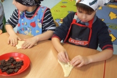 Pieczemy-rogaliki-w-grupie-starszakow-7.11-13