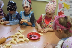 Pieczemy-rogaliki-w-grupie-starszakow-7.11-21