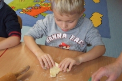 Pieczemy-rogaliki-w-grupie-starszakow-7.11-24