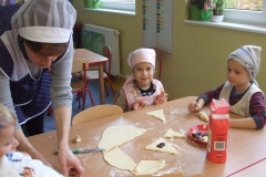 Pieczemy-rogaliki-w-grupie-starszakow-7.11-8