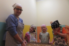 Pieczenie-pierniczkow-u-Promyczkow-06.11-3