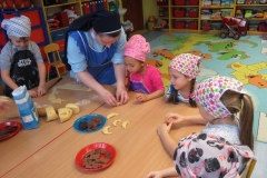 Pieczenie-pierniczkow-u-Promyczkow-06.11-4