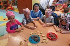 Pieczenie-pierniczkow-u-Promyczkow-06.11-5