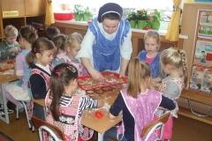 Pieczenie pierników w grupie starszaków 04.12