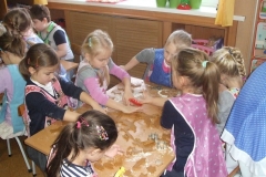 Pieczenie-piernikow-w-grupie-starszakow-04.12-13