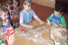 Pieczenie-piernikow-w-grupie-starszakow-04.12-6