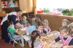 Pieczenie-piernikow-w-grupie-starszakow-04.12-9