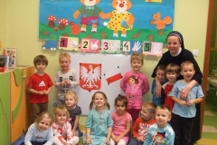 PIEKNE-SA-NASZE-BARWY-OJCZYSTE-11-LISTPADA-1