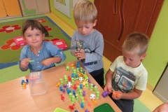 Pierwsze-zabawy-w-przedszkolu-2