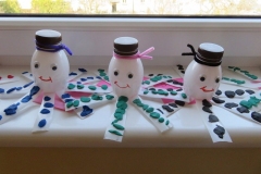 Poznajemy-tworzywa-sztuczne-w-grupie-Boze-duszki-17.03-8