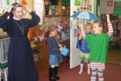 Program-artystyczny-w-wykonaniu-starszakow-z-okazji-dnia-Edukacji-Narodowej-–-14.10-4