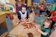 Promyczki pieką pierniczki