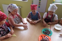 Promyczki-pieka-rogaliki-Sw.-Marcina-09.11-11