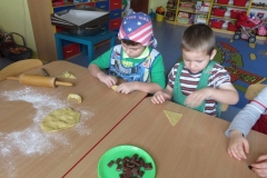 Promyczki-pieka-rogaliki-Sw.-Marcina-09.11-13