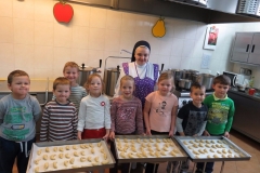 Promyczki-pieka-rogaliki-Sw.-Marcina-09.11-14