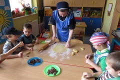 Promyczki-pieka-rogaliki-Sw.-Marcina-09.11-15