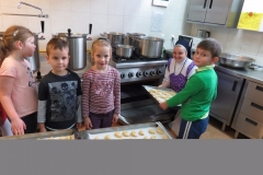 Promyczki-pieka-rogaliki-Sw.-Marcina-09.11-17