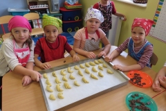 Promyczki-pieka-rogaliki-Sw.-Marcina-09.11-18