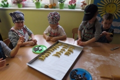 Promyczki-pieka-rogaliki-Sw.-Marcina-09.11-4