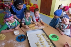 Promyczki-pieka-rogaliki-Sw.-Marcina-09.11-5