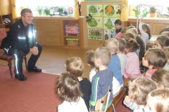Przedszkolak-bezpieczny-na-drodze-spotkanie-z-policjantem-23.10-2