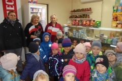 Przedszkolaki-rozdaja-flagi-z-okazji-Swieta-Niepodleglosci-15