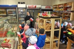 Przedszkolaki-rozdaja-flagi-z-okazji-Swieta-Niepodleglosci-26