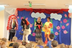 Rodzice-z-okazji-Dnia-Dziecka-przedstawiaja-bajke-pt.-Czerwony-Kapturek-10