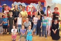 Rodzice-z-okazji-Dnia-Dziecka-przedstawiaja-bajke-pt.-Czerwony-Kapturek-11