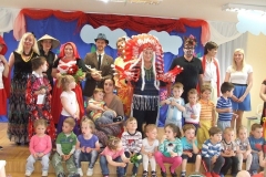 Rodzice-z-okazji-Dnia-Dziecka-przedstawiaja-bajke-pt.-Czerwony-Kapturek-13